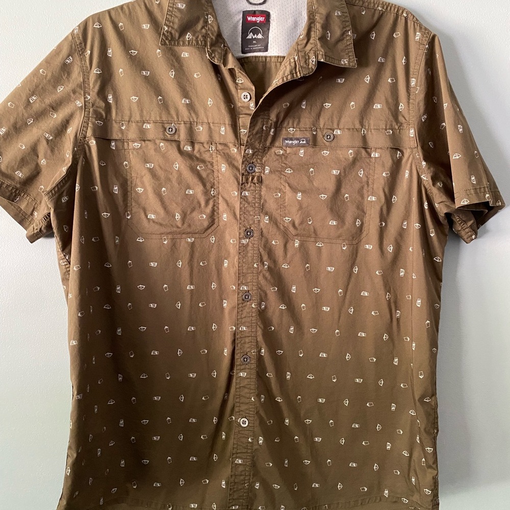 Wrangler XL Regular Fit Camping/Tent Print Short Sleeve Button Up